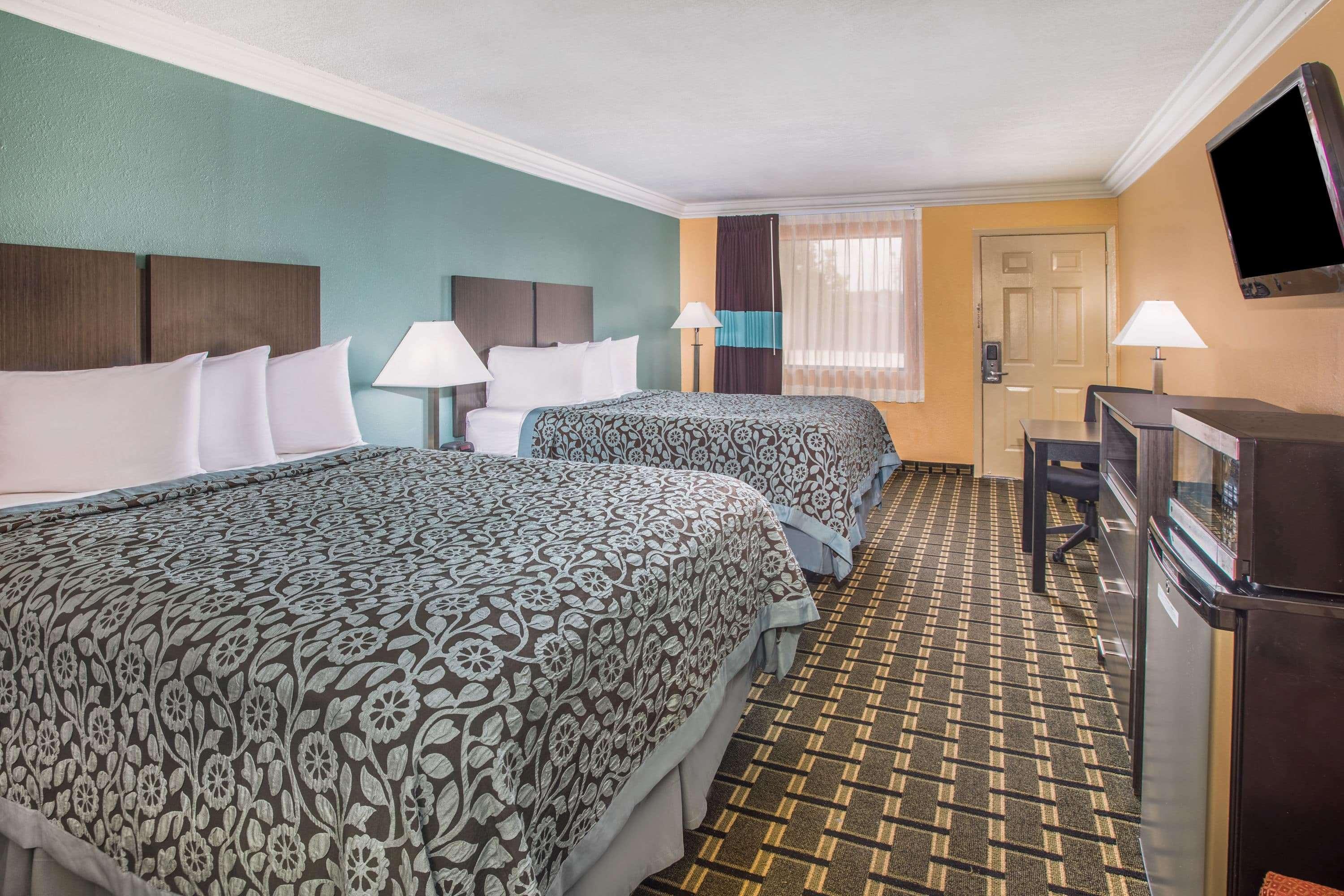 Days Inn By Wyndham Crowley Dış mekan fotoğraf