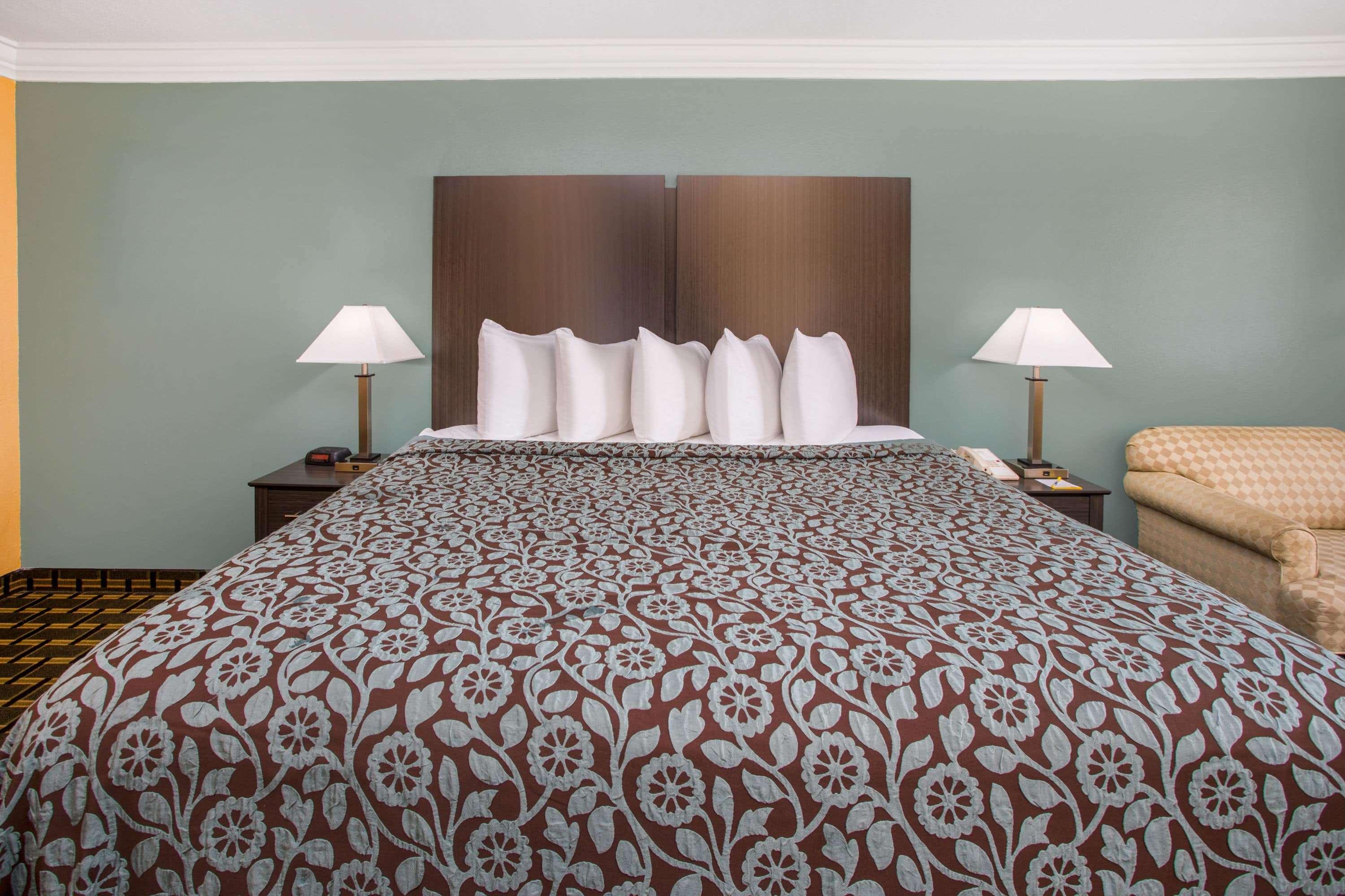 Days Inn By Wyndham Crowley Dış mekan fotoğraf